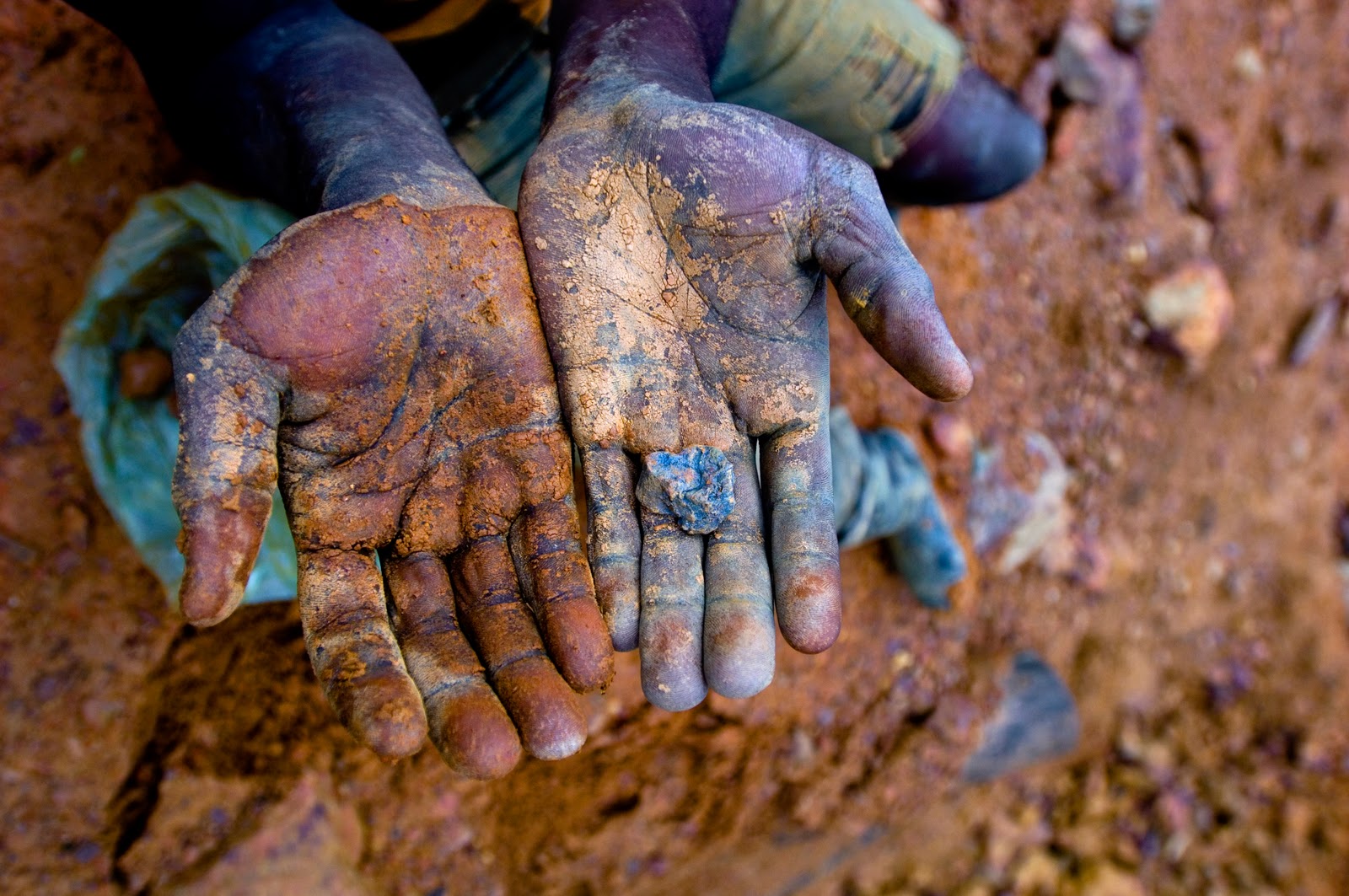 Minerali insanguinati, la società civile: «L’Ue non giochi al ribasso»