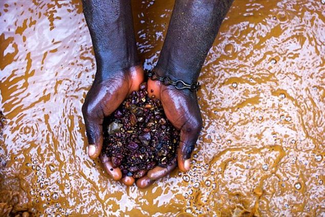 Approvato regolamento sui minerali insanguinati