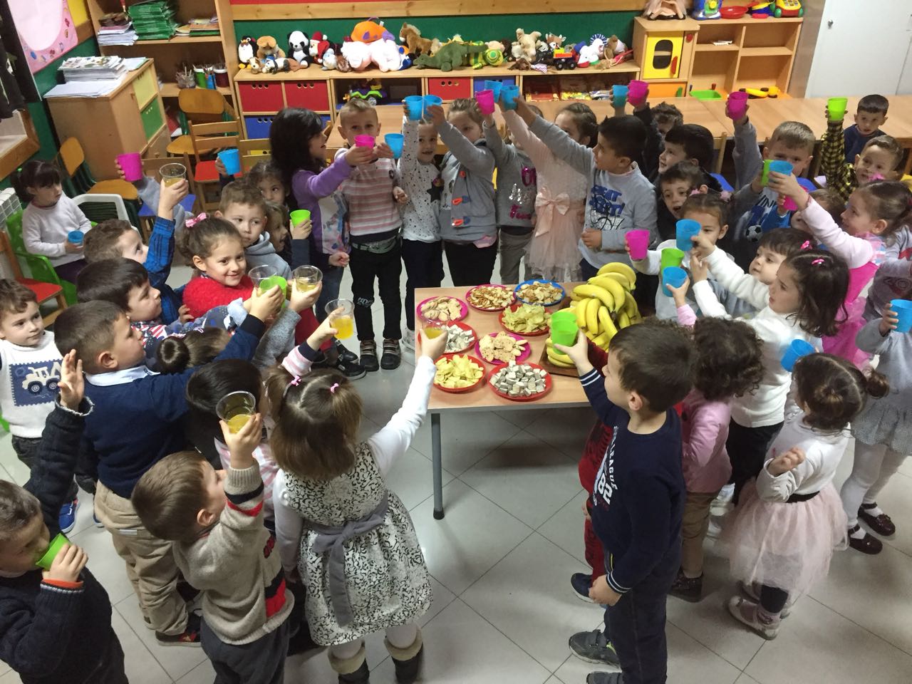 Vaqarr, bambini in festa con gli insegnanti