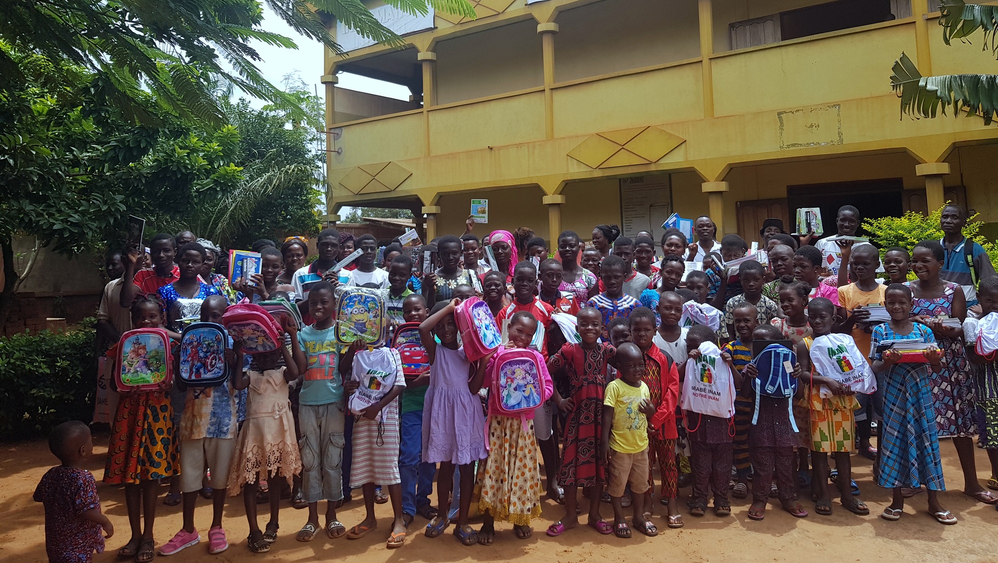 Tutti pronti per la scuola a Lomé